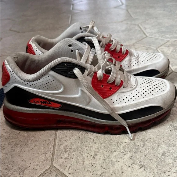 Nike Air Max Men's White and Red Athletic Shoes - Picture 1 of 12